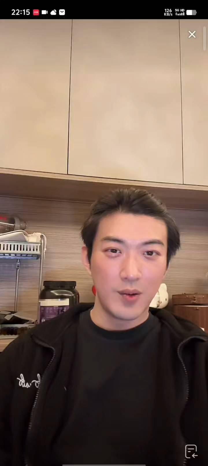 后来的粉丝有一个好处，就是之前拍的剧可以挨个看，不用每天苦苦等着赚钱。之前的粉丝