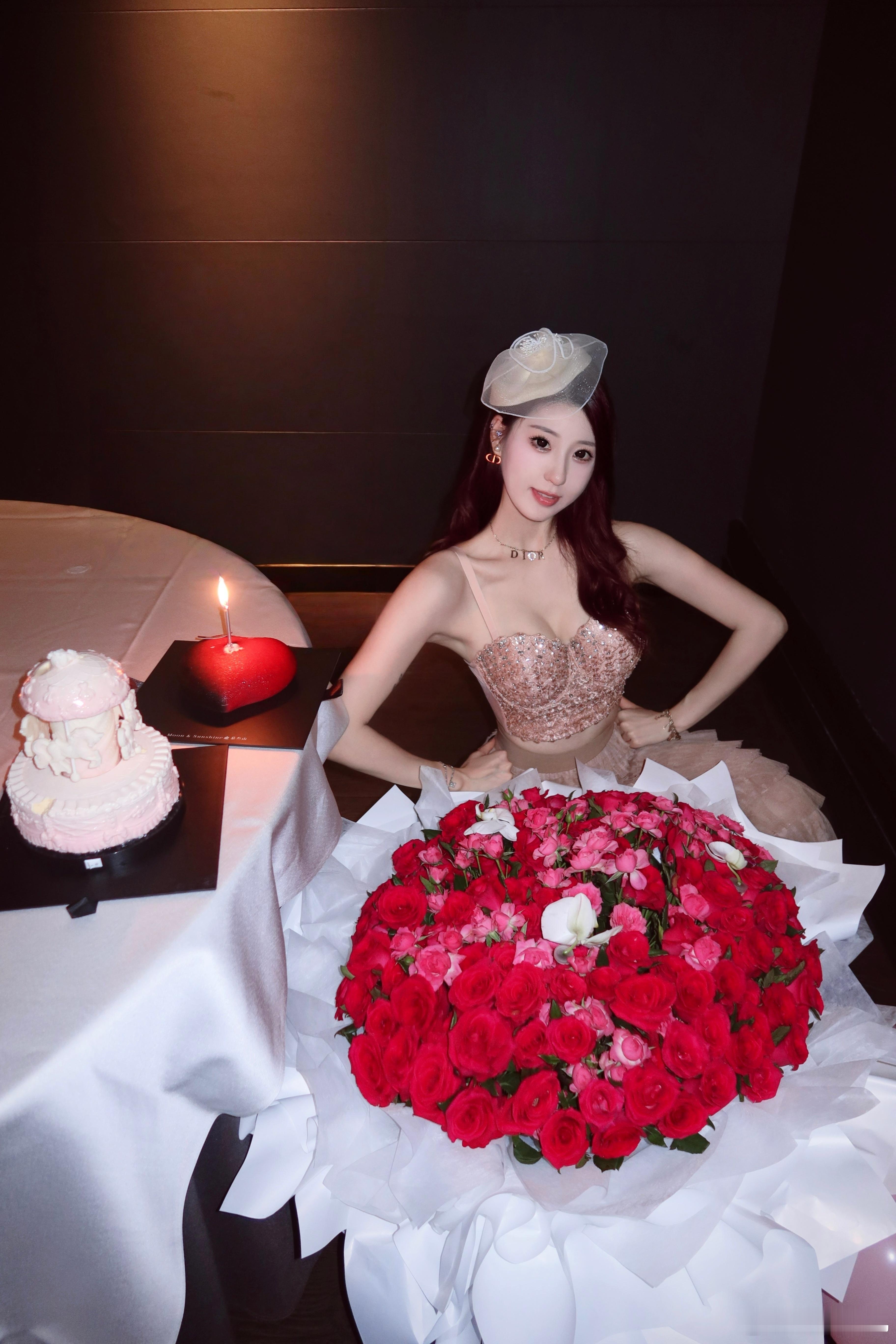 新一岁的幸福 我先接住了🎂今年是最开心的一次生日🫰🏻最幸福的是妈妈和我们生