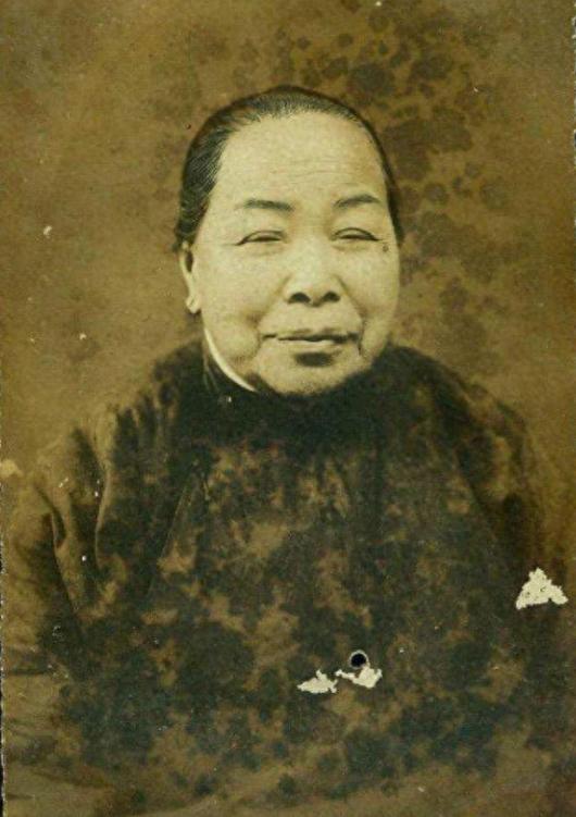 她是被蒋介石牵挂了一生的女人，1965年，周总理把她秘密送往台湾，蒋介石和宋美龄