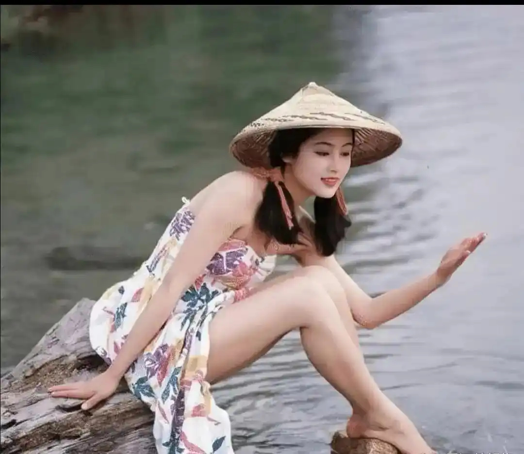 大陆第一美人陈红的罕见老照片 