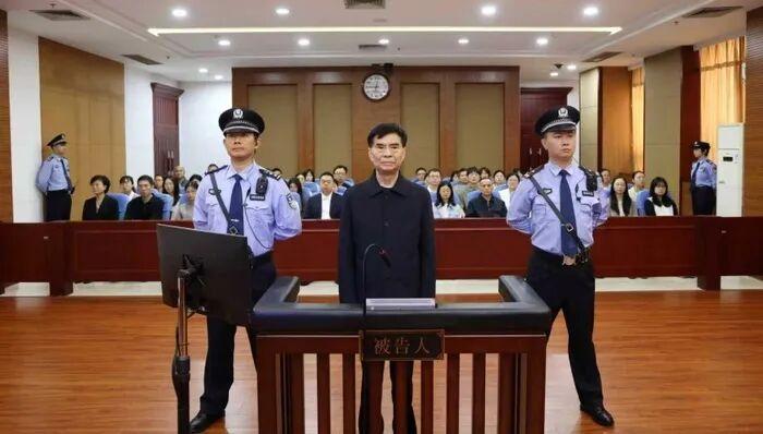 4月28日，江西省人大常委会原党组副书记、副主任洪礼和受贿、滥用职权、洗钱案一审