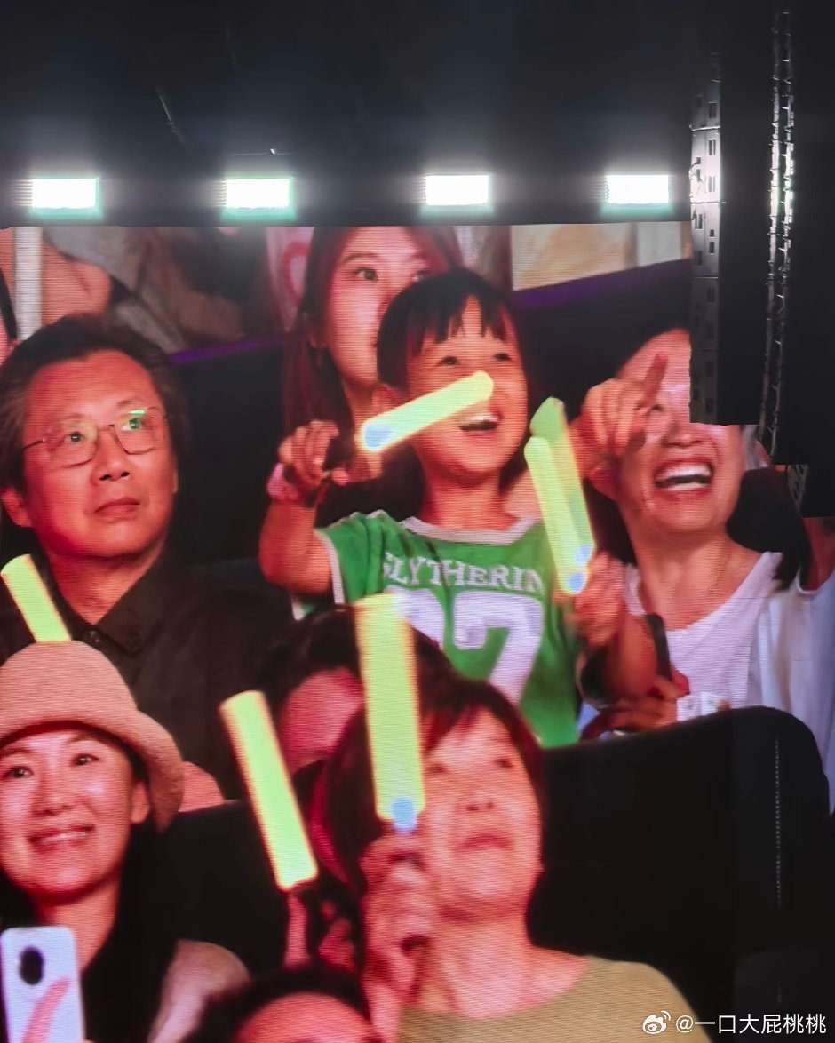 孙楠演唱会亲友团，周杰、咏梅、孙茜、姜武、朱时茂、满江 