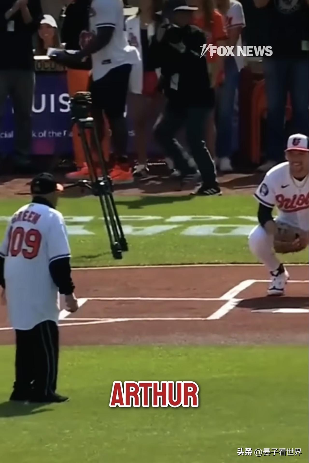 109歲的老將開球！⚾️
foxnews RED, WHITE AND BASE