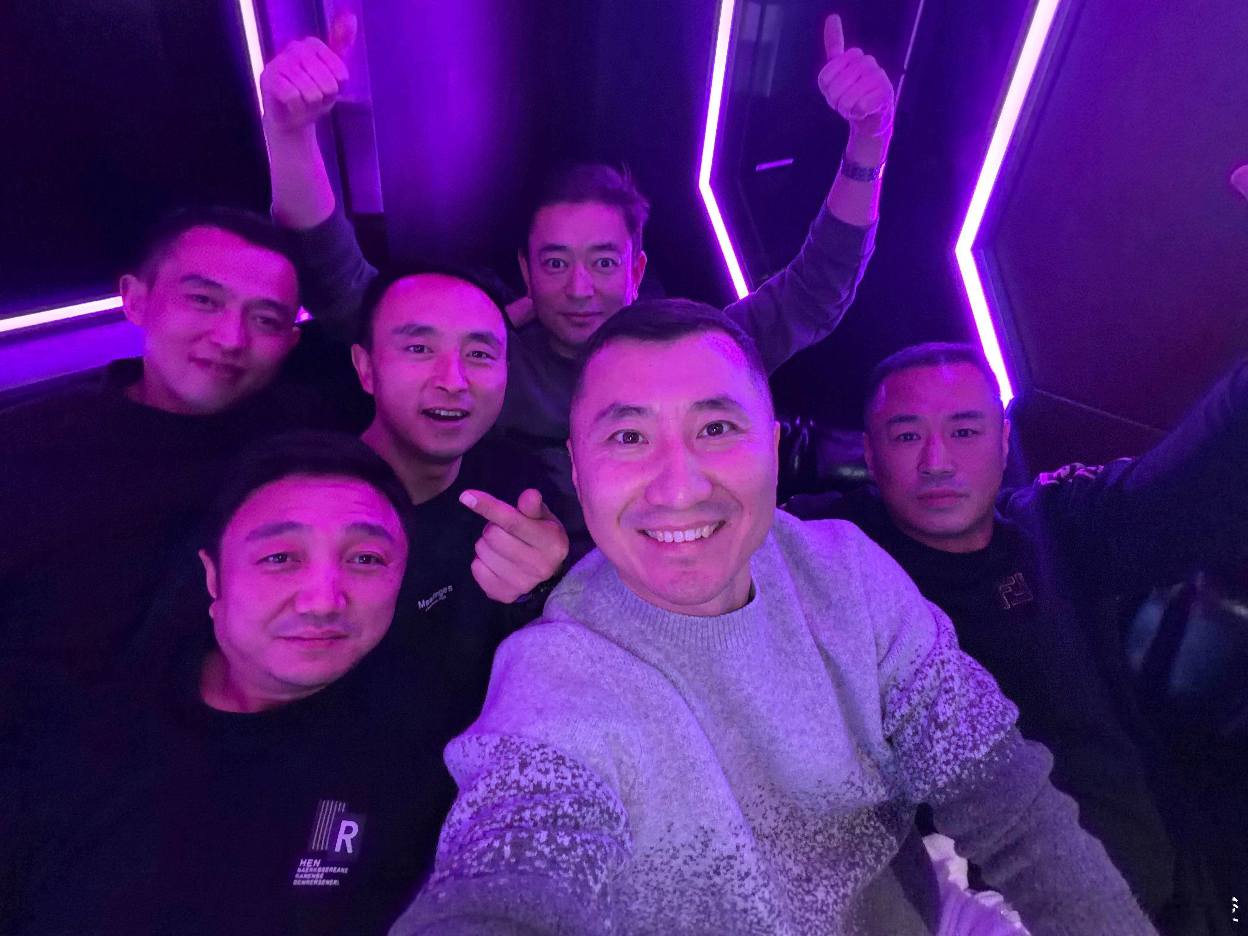 把快乐装在心底，心里便会长满快乐。好梦~~~ 