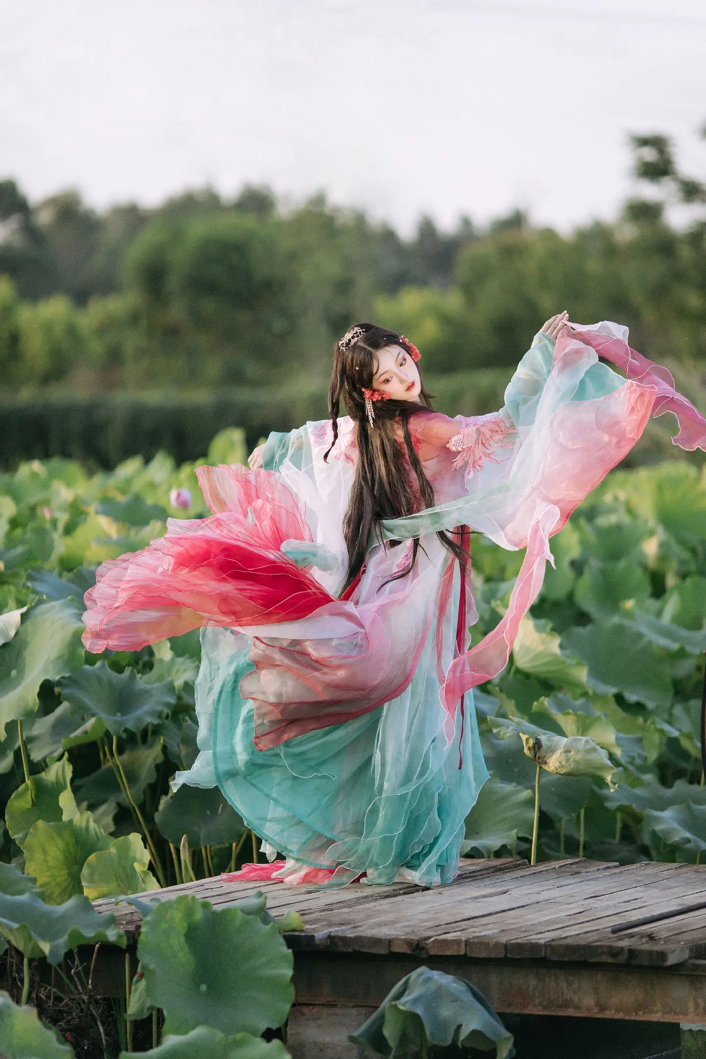 “小鲤鱼300年了，终于化成人啦”