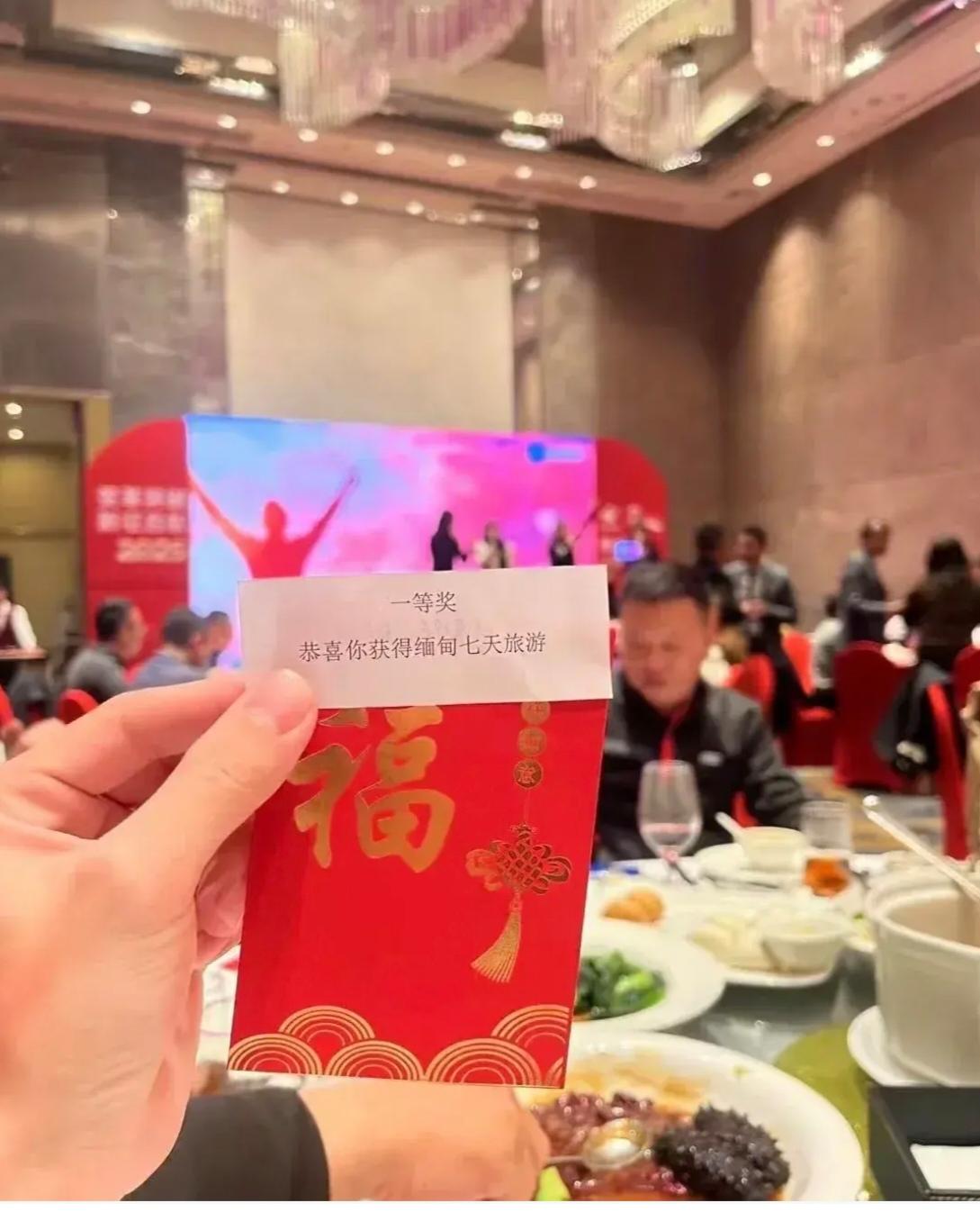 全网打工人都该羡慕了
人均64万年终奖！
全球芯片巨头SK海力士刚宣布，砸下史上