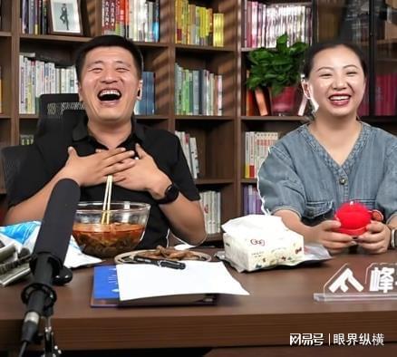 万霞呀！万霞！世上再无张雪峰护你周全。谁能相信万霞长年在成都居家办公，这个助理长