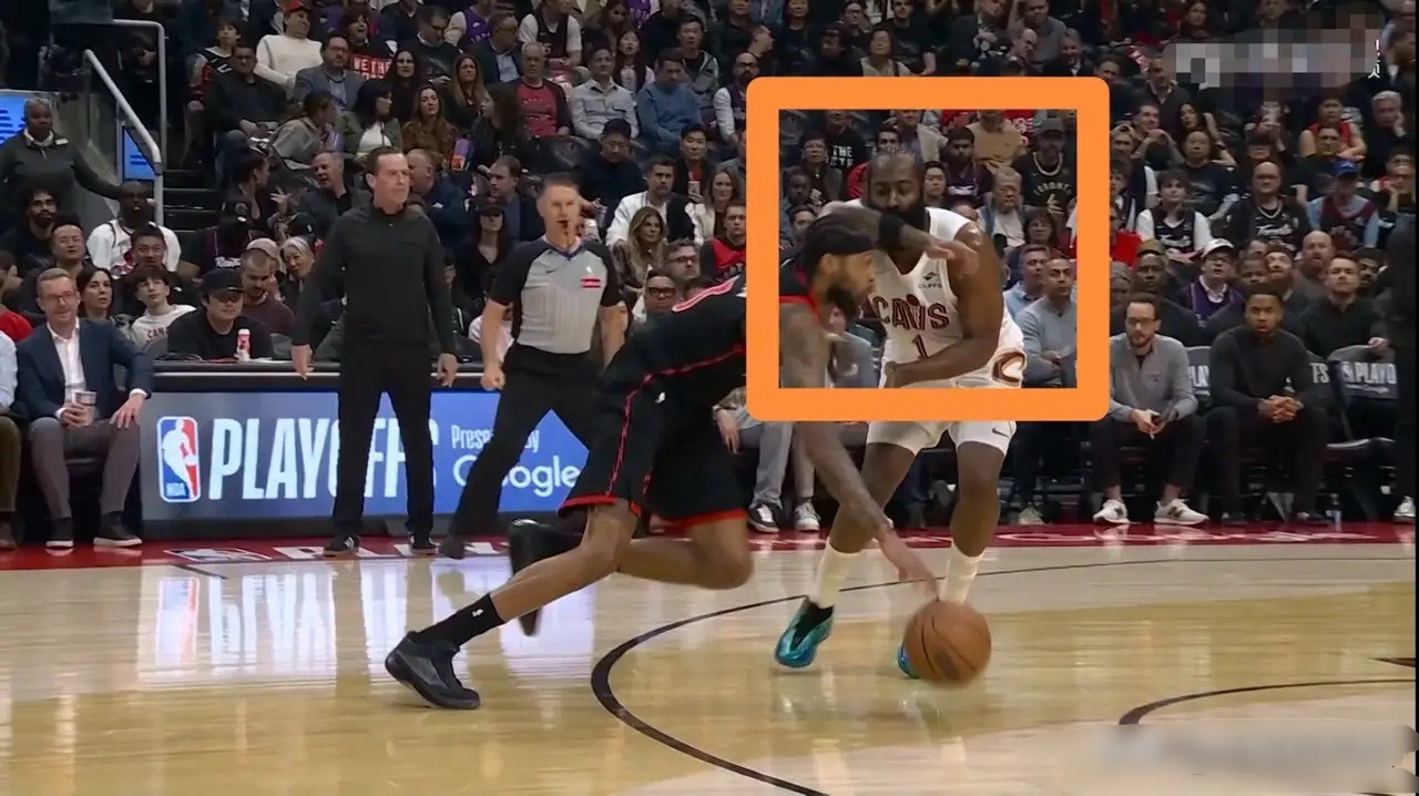 NBA在今天骑士客场挑战猛龙的季后赛首轮G3中，发生了让人目瞪口呆的一幕。当时比