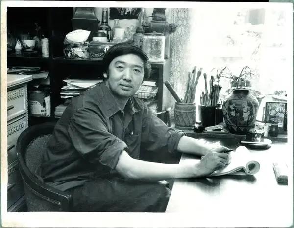 冯骥才说，中年是筛子，滤掉浮华，留下本真；看淡得失，珍惜拥有，便是圆满。
 
说