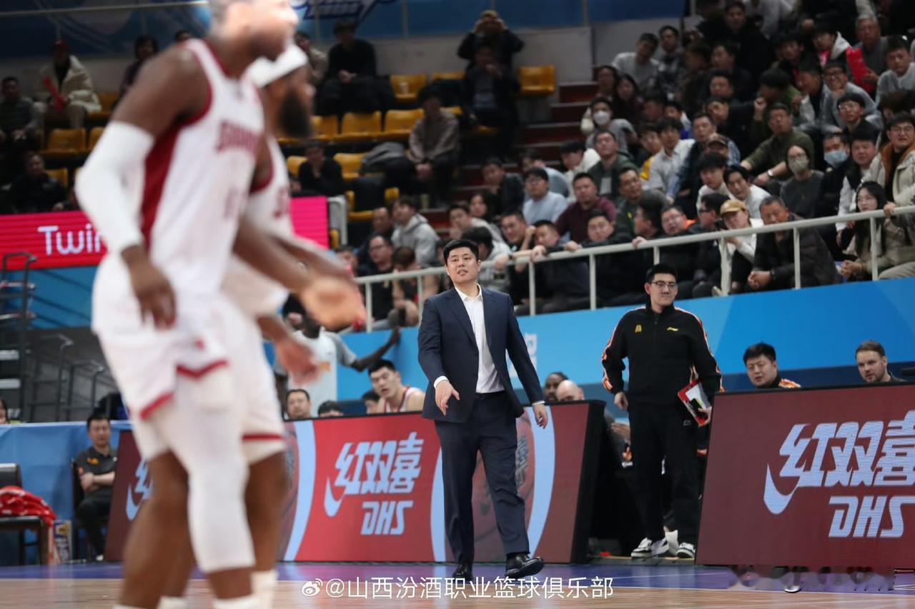 网传山西男篮主帅下课不实！

山西男篮在本赛季的表现起伏不定，球迷们对球队和教练