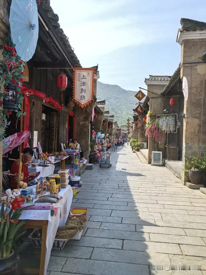 昨天决策非常正确，原计划早上八点出发，一家子统一决定，为避免堵车的尴尬，早上六点