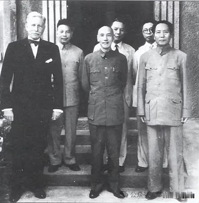 七律·东方太阳毛主席
（2025年5月7日）
混沌初开见赤穹，万钧霹雳裂长空。焚
