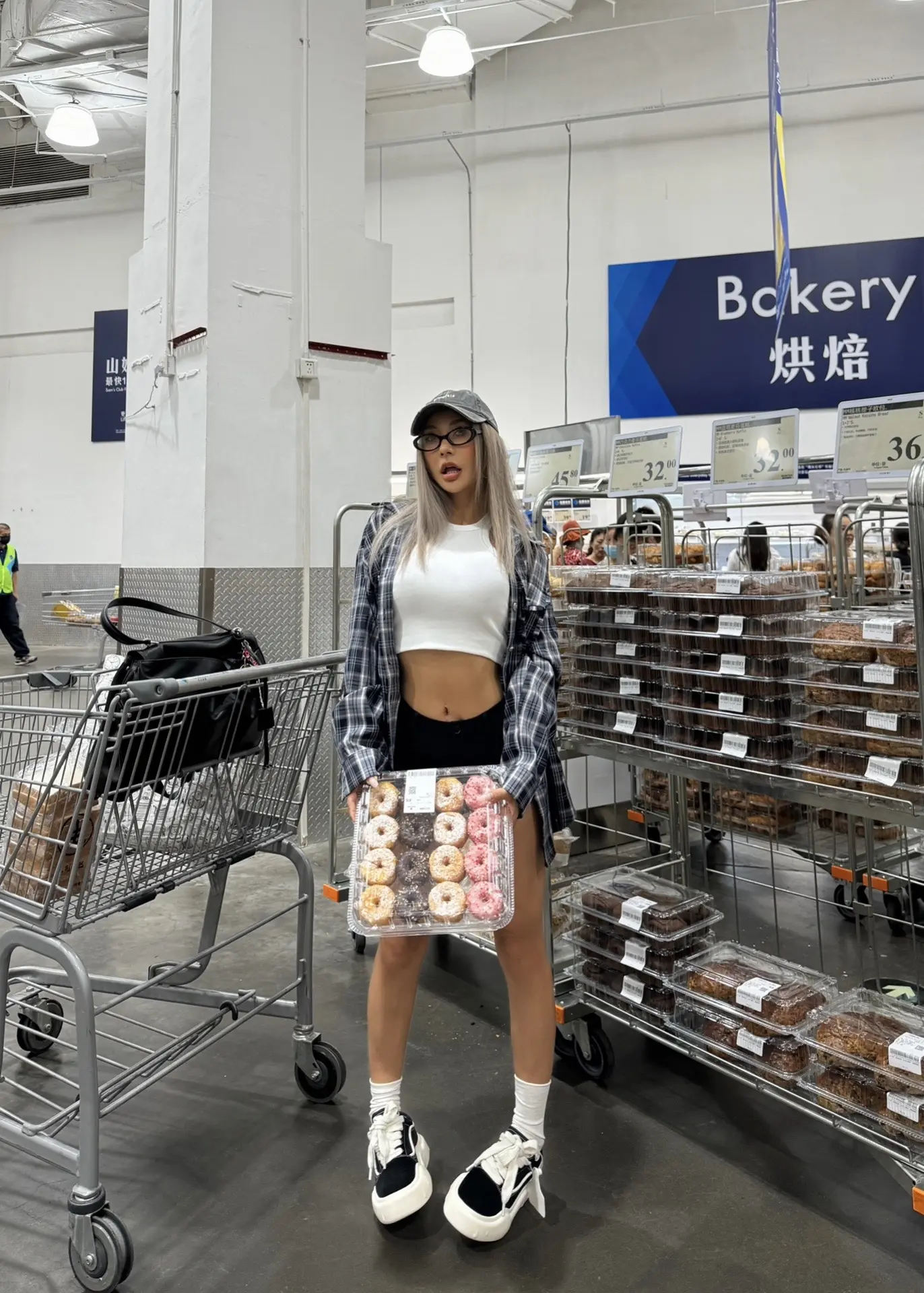 一起去逛超市吧。美式辣妹 超市拍照