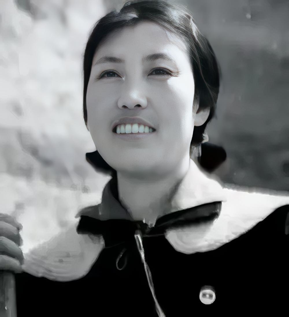 1980年，33岁的郭凤莲被叫进大寨党支部办公室。上级来人念了一份调令：免去大寨