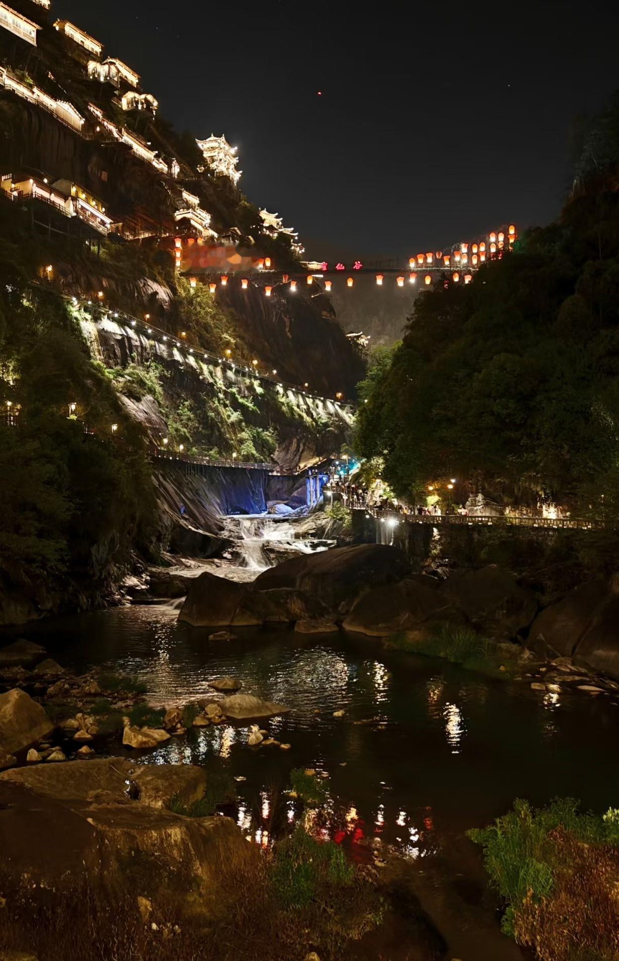 守住底线是狠，放过自己才是真
 
人这一辈子，总要拎清两件事：一是做人要有底线，