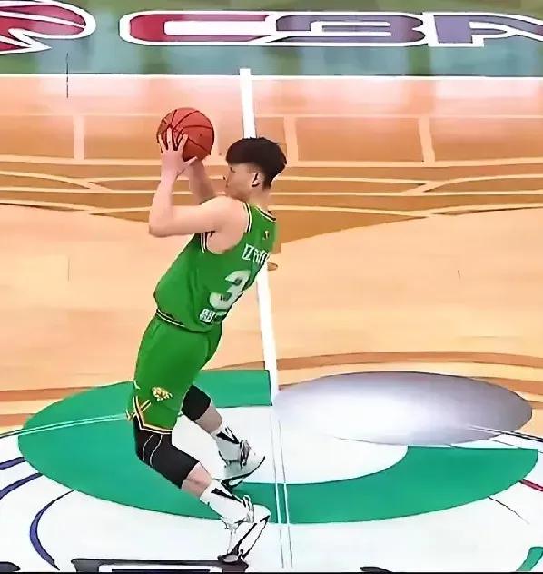 裁判一个误判原来是三方博弈，裁判将错就错，辽宁队占便宜不吱声，南京同曦队螳螂捕蝉