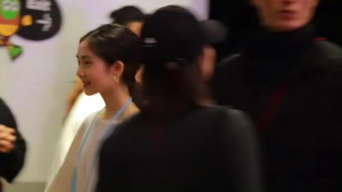 黄多多独一份的气质黄多多忧郁的气质黄多多这份气质真的独一份！自带忧郁文艺感，清冷