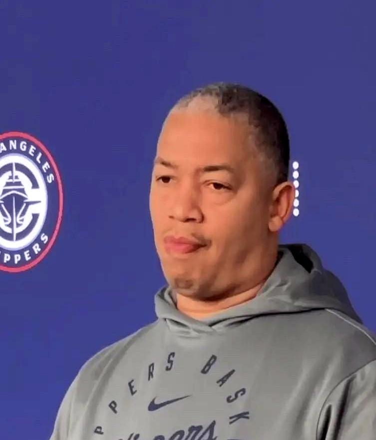 快船123-140不敌热火，赛后快船自媒体APHoops发推写道：“比赛结束已经