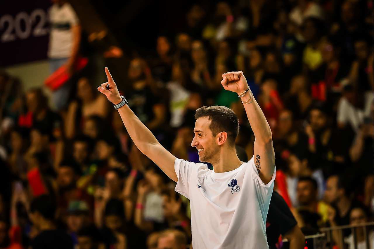 科内利亚诺上个赛季的全满贯太圆满了，求胜欲望明显不如以往，人性使然。本赛季痛失两