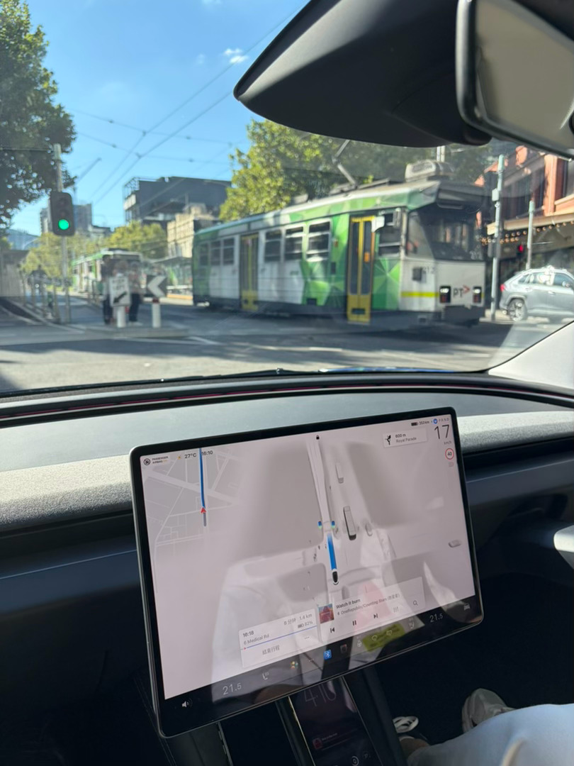 FSD V13的右舵版在澳洲，依旧是熟悉的那个味道控车细腻稳如老狗、安心感拉满、