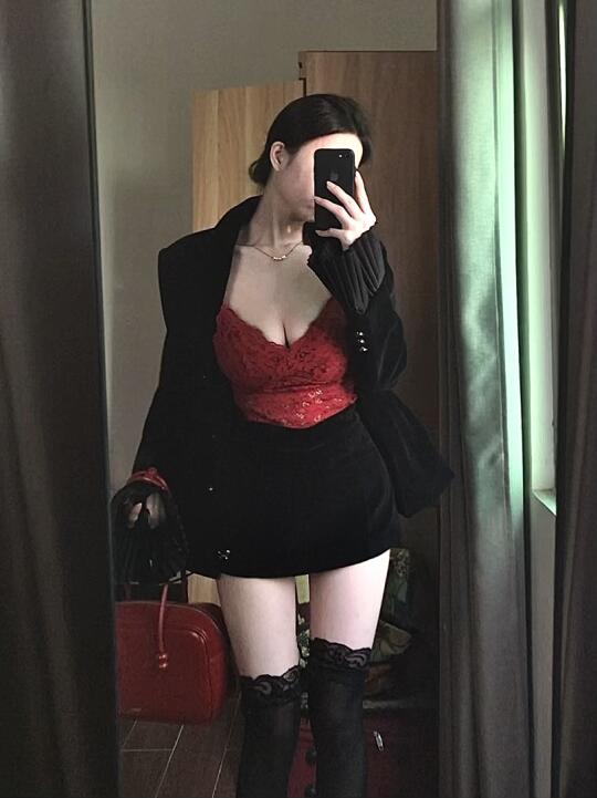 黑色系穿搭的含金量不多说了！