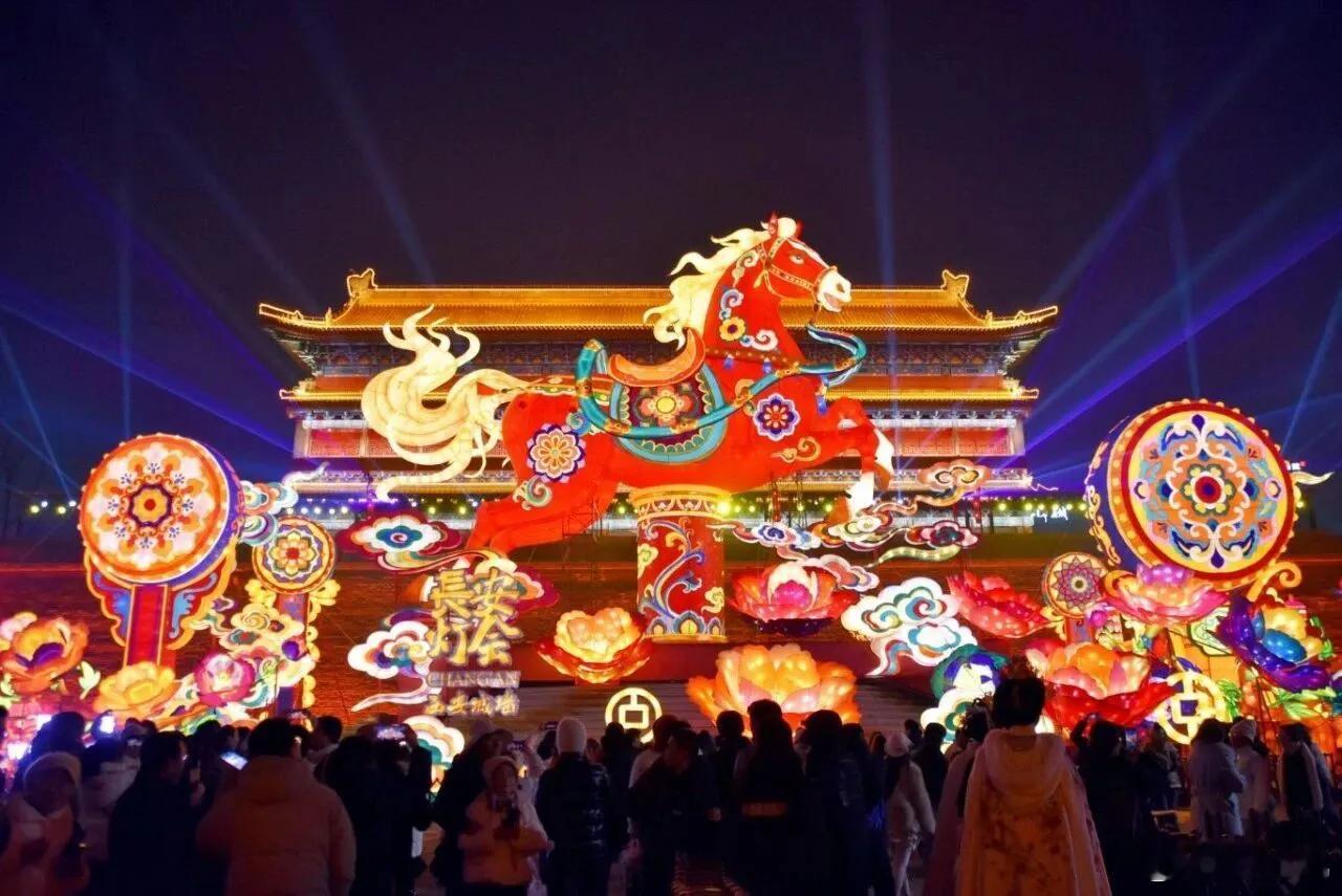 今日除夕除夕 辞旧迎新今天是2月16日腊月二十九，除夕守岁，辞旧迎新，愿你：旧岁