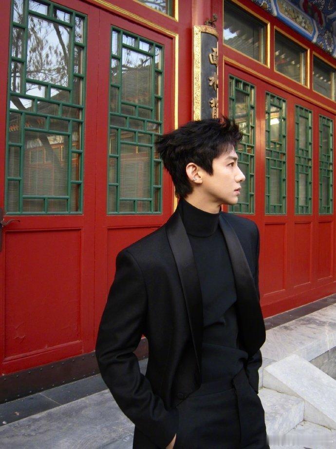 白敬亭的循环风还是吹到了综艺，这个现在就出发里面有白敬亭诶，真的太会邀请嘉宾了 