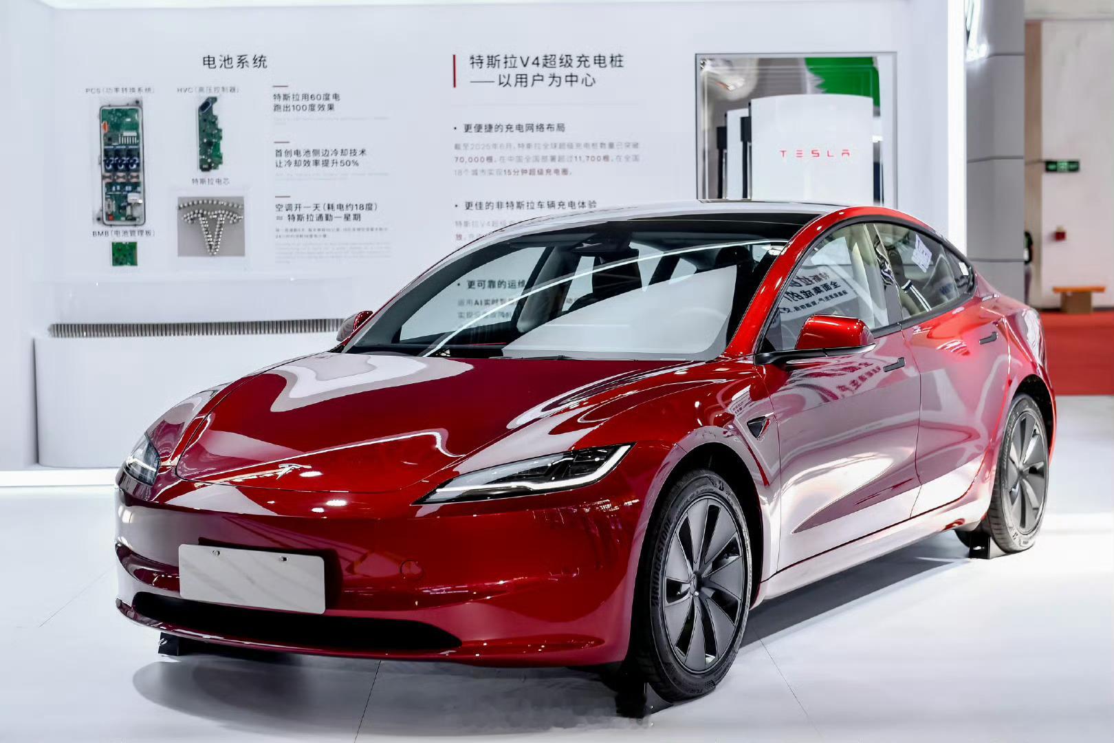 特斯拉发布 2025 年第二季度财报：- 第二季度营收 225 亿美元，同比减少