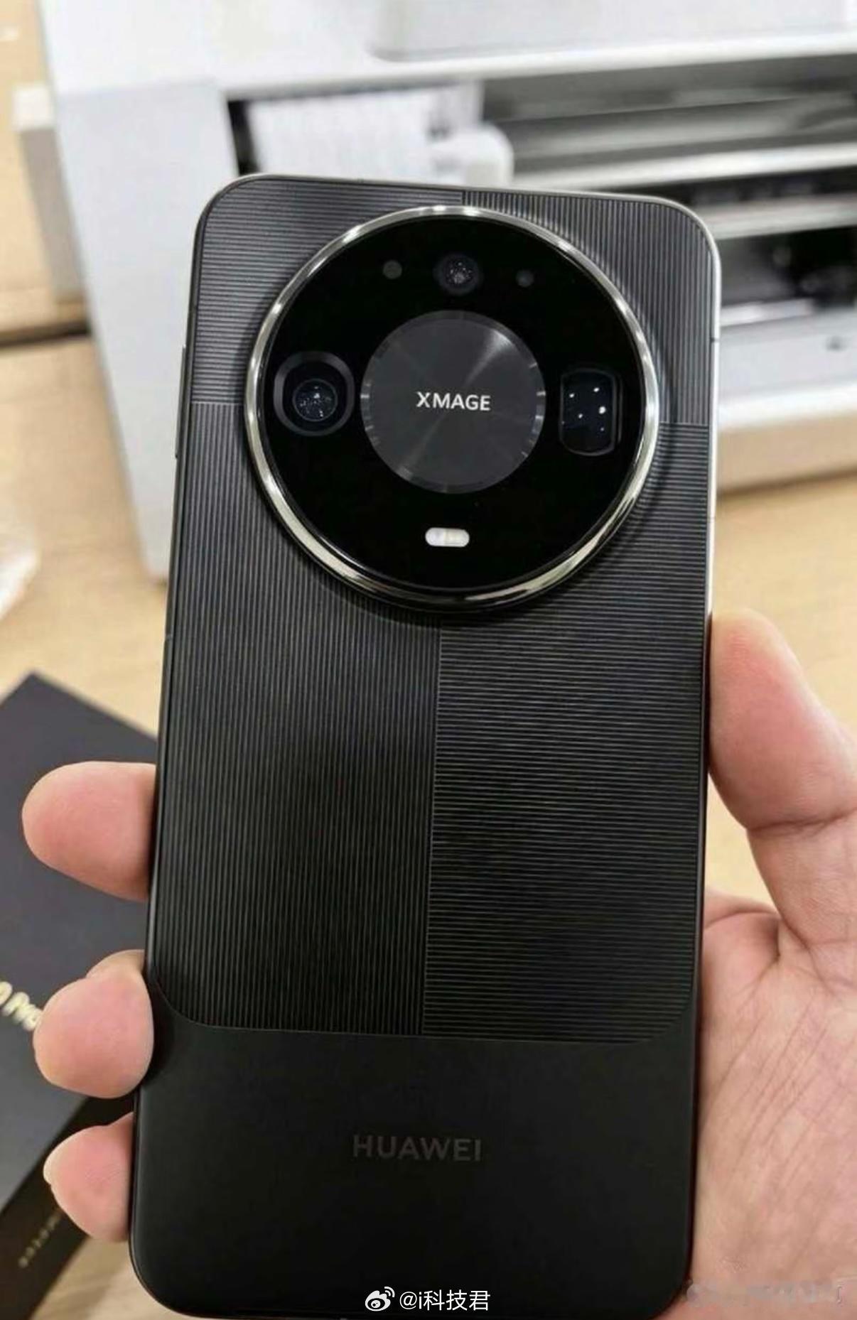 华为Mate90真机图流出，之前看到是10月1日发布，可能是录播？但是又不显示这