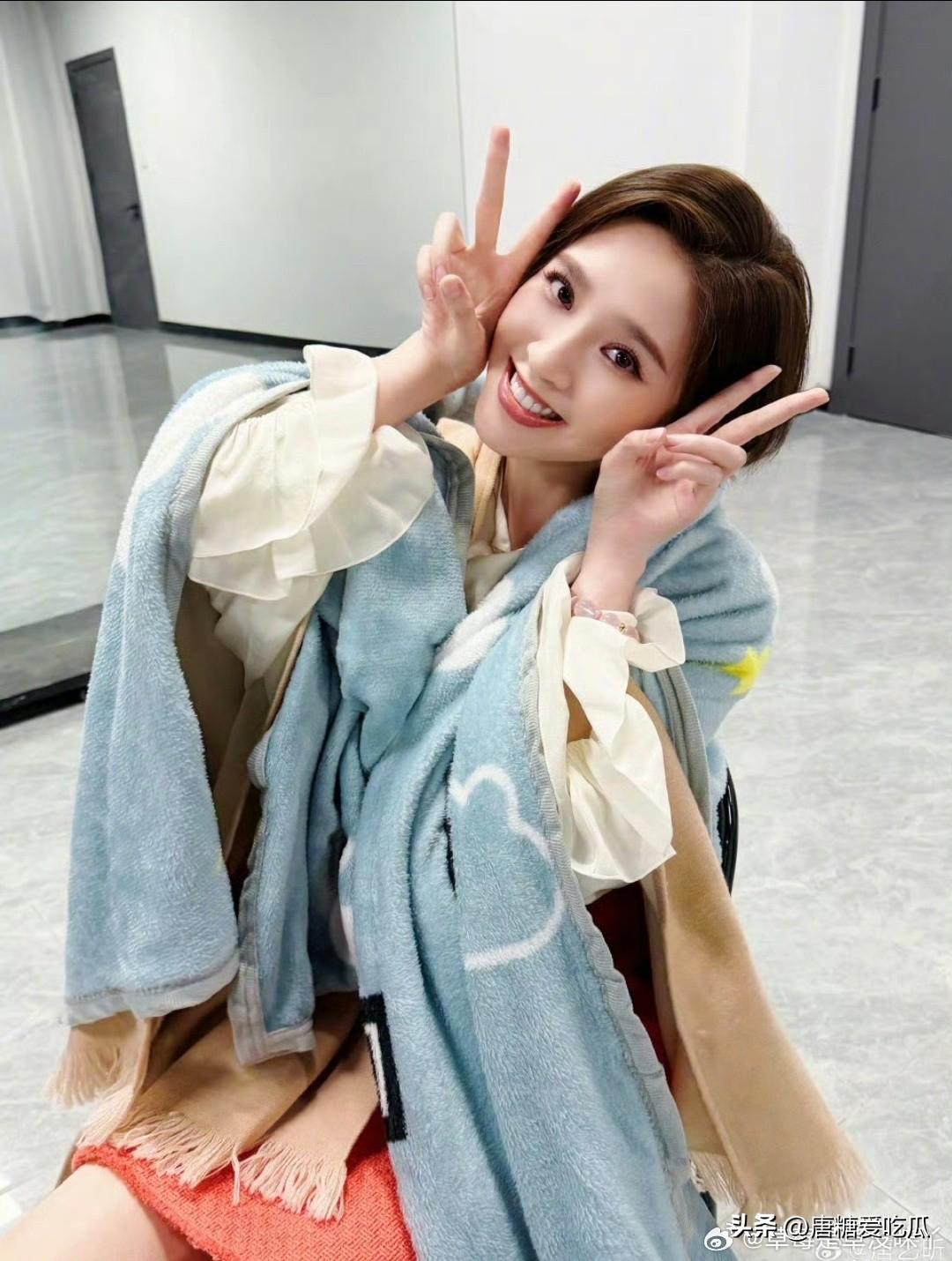 张若昀一看是33位女嘉宾就放心了
唐艺昕和张若昀结婚后，基本上就被张若昀焊死在他