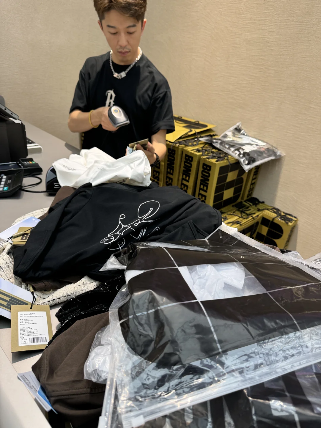 沈阳！！1k+买了3大袋子衣服😭😭…