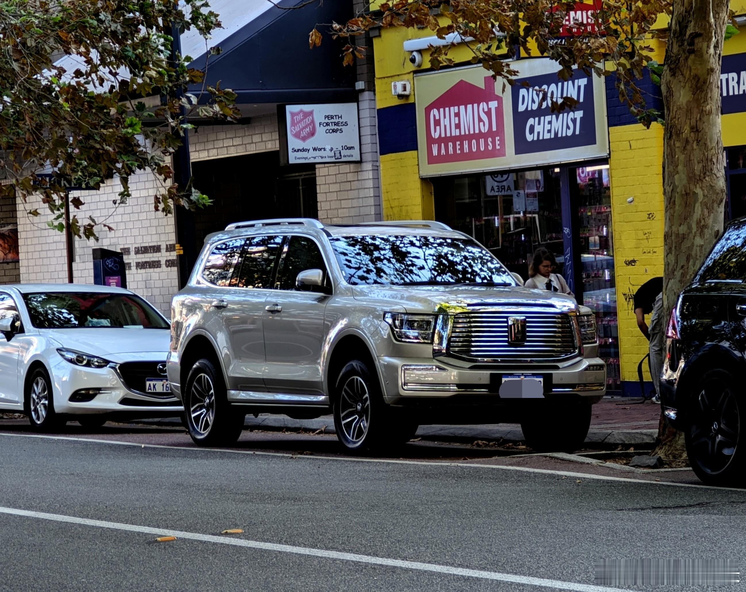 澳大利亚街头的坦克500 Hi4-T(HEV)[春游家族][春游家族]你们可以找