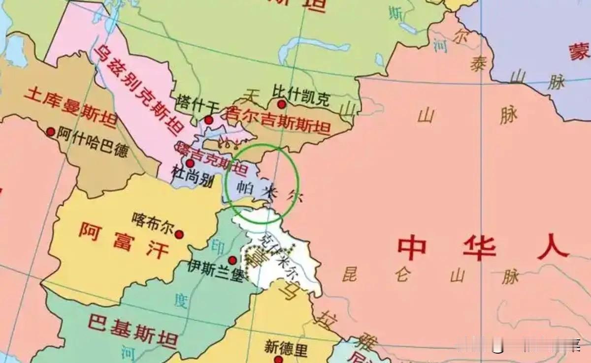 中国和塔吉克斯坦之间没啥深仇大恨，但奇怪的是，翻开旧地图，你会发现中国那漫长的陆