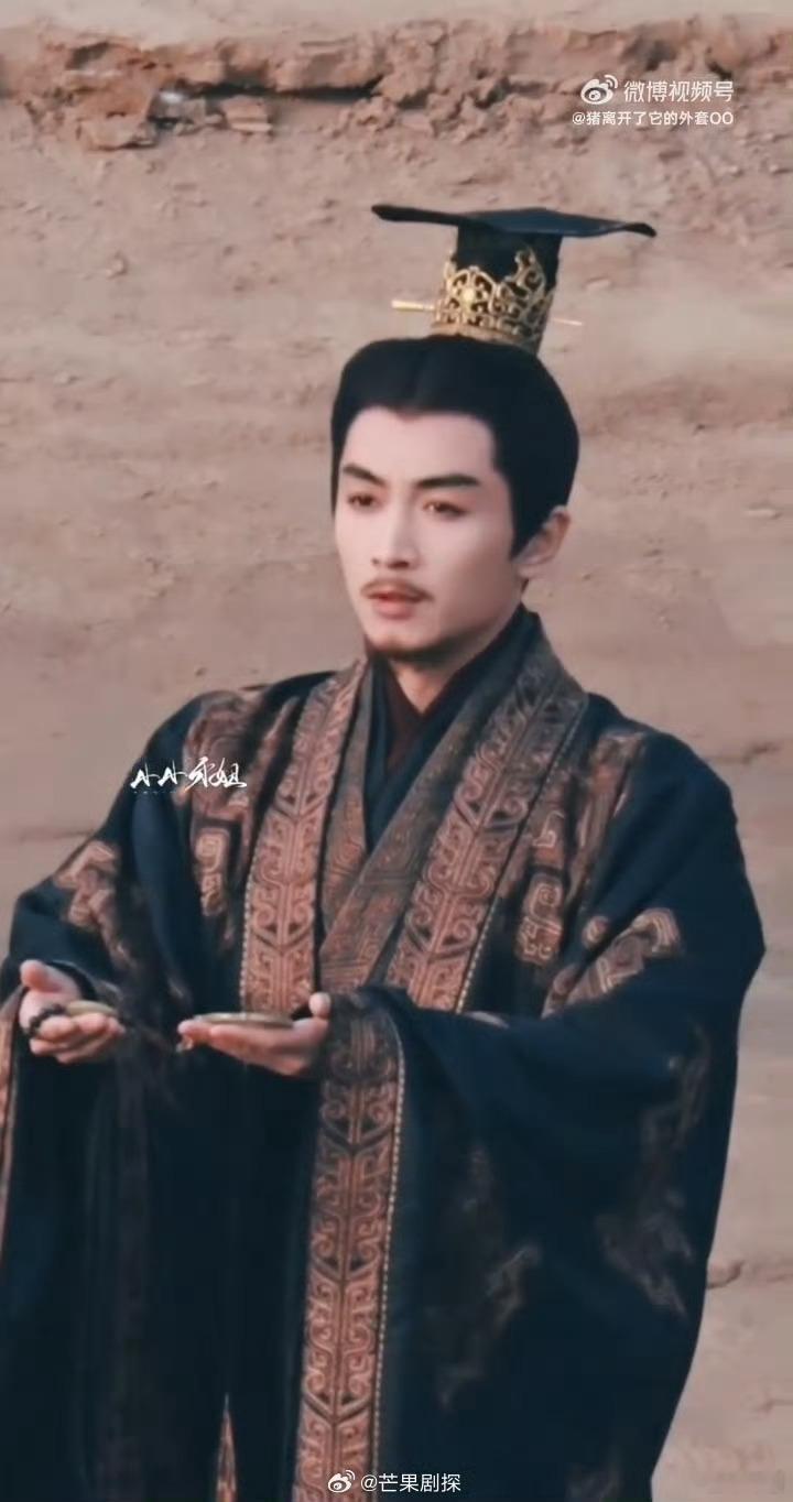 陈晓秦谜新路透陈晓秦谜剑眉星目 秦谜新路透，这个造型好正啊，剑眉星目 