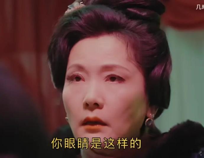 何赛飞示范眼睛有神没神，果然差别好大。 