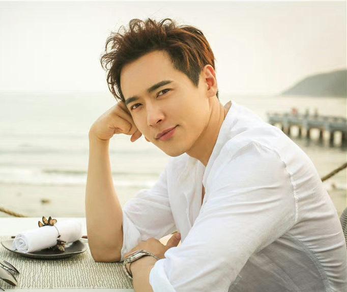 原来高云翔和董璇结婚之前还有过一段婚姻，他的第一任妻子叫方华，方华可以说是高云翔