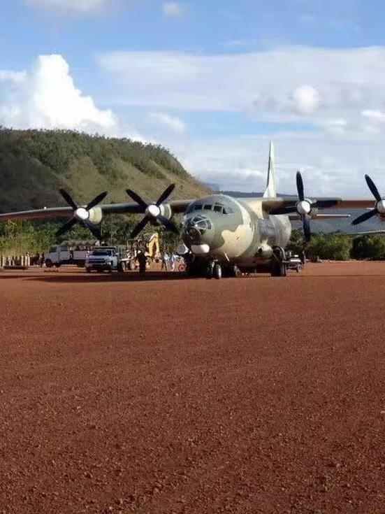 国产运八运输机也具有野外简易土质跑道起飞能力。