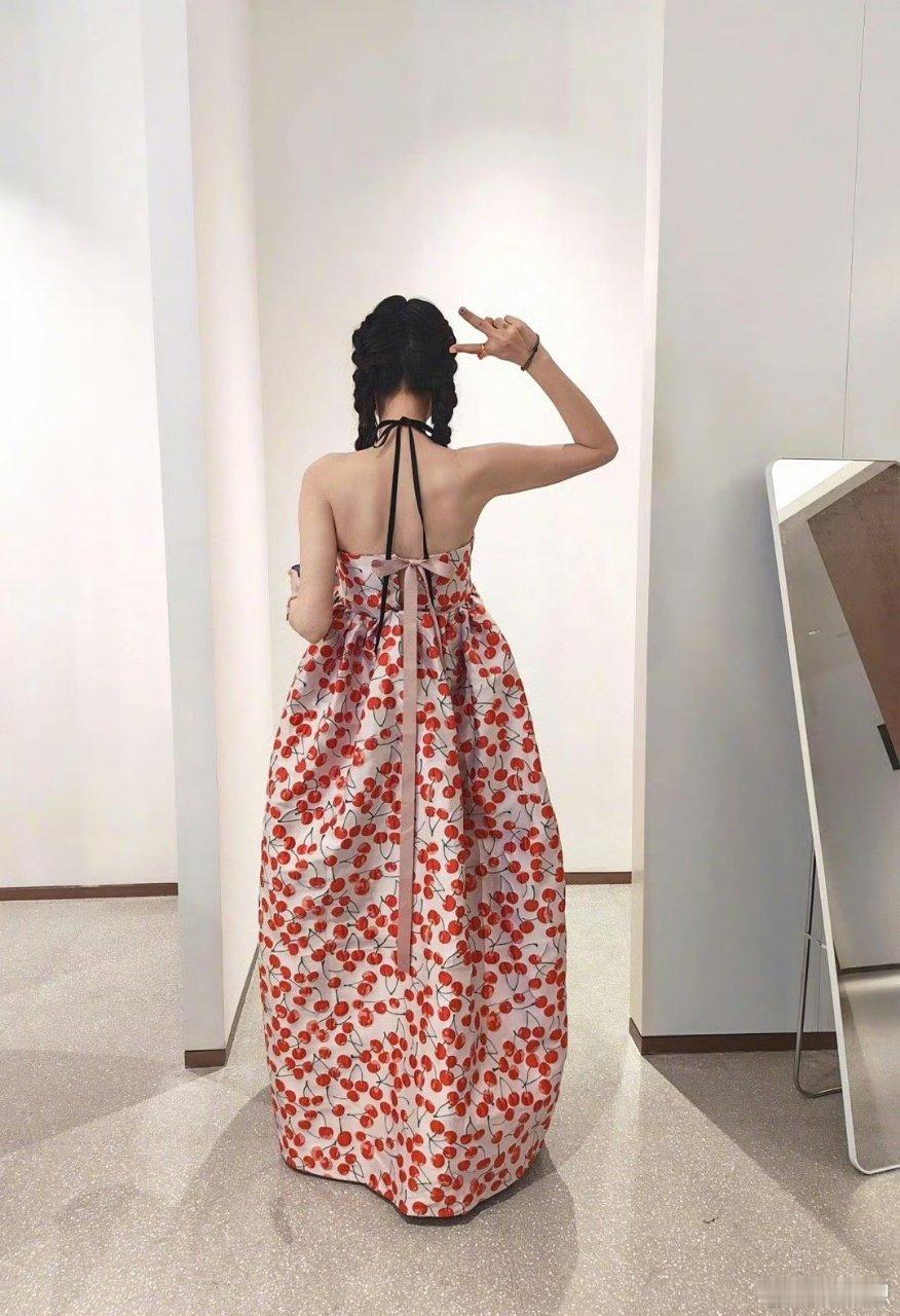 陈乔恩樱桃碎花裙 陈乔恩樱桃少女感 陈乔恩满满的少女感 ​​​