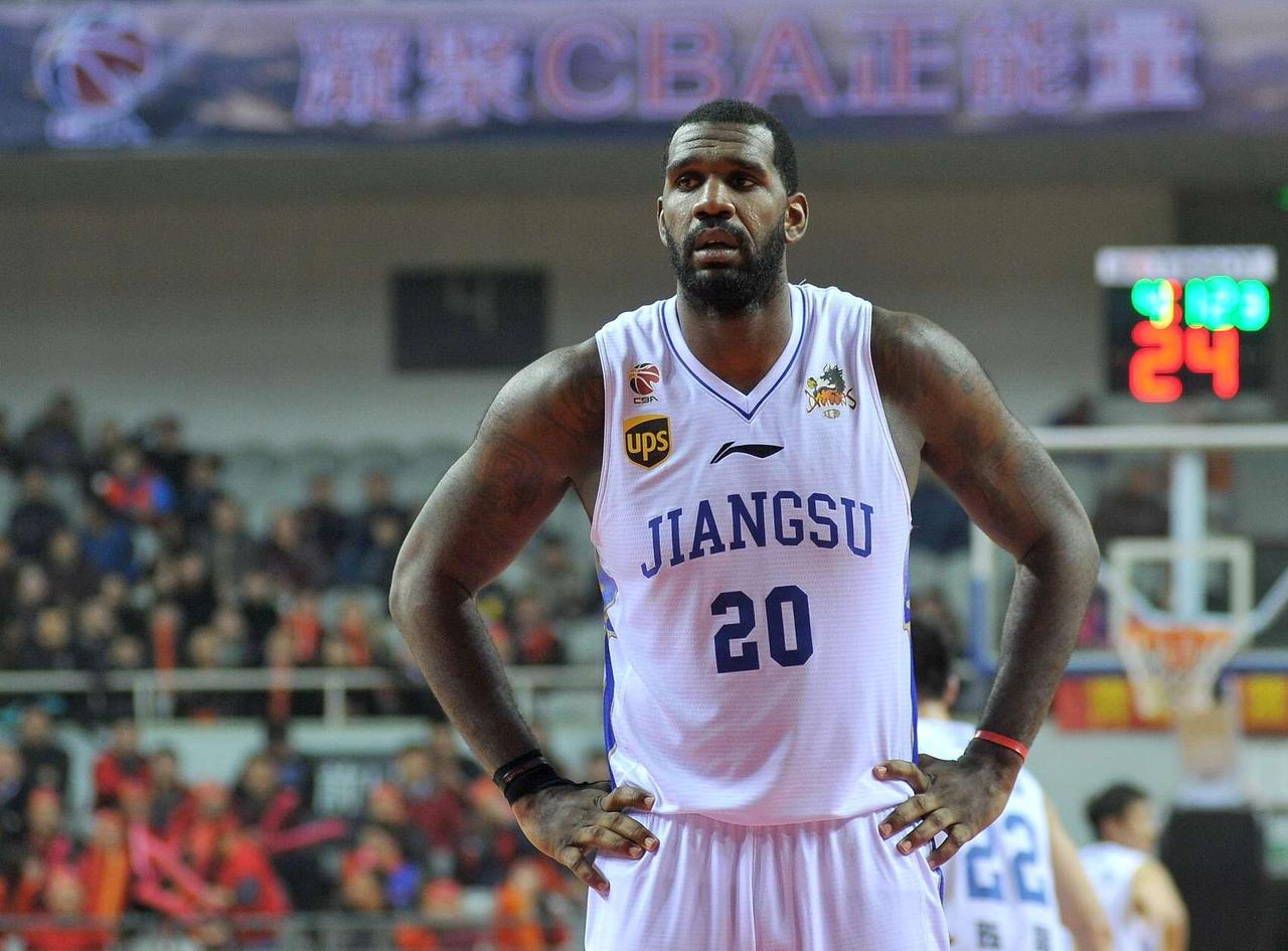 奥登透露CBA教练中场休息一个奇怪现象，自己乐于其中
近日，前NBA球员奥登在《