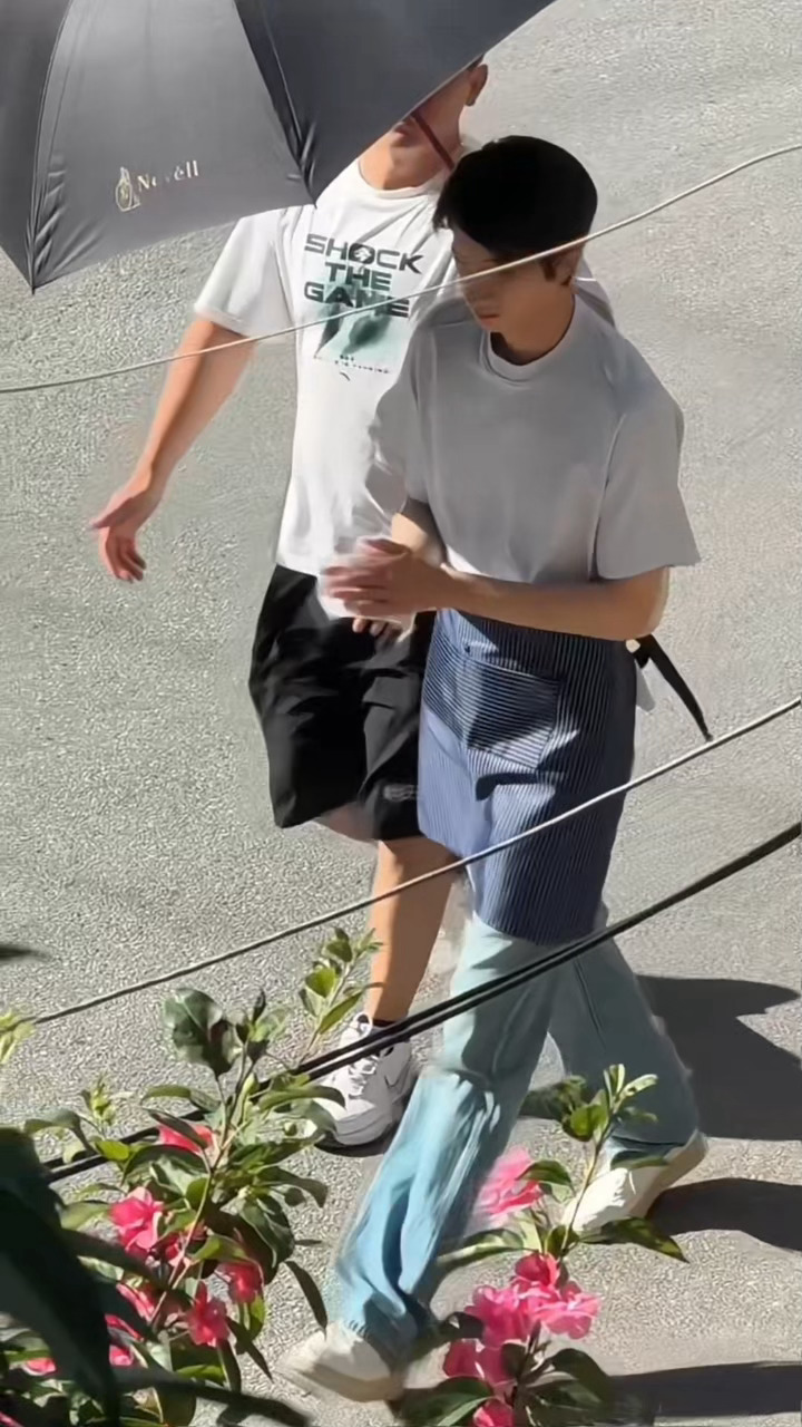 系着围裙真的能看出来好长的腿林一宋逢夏 
