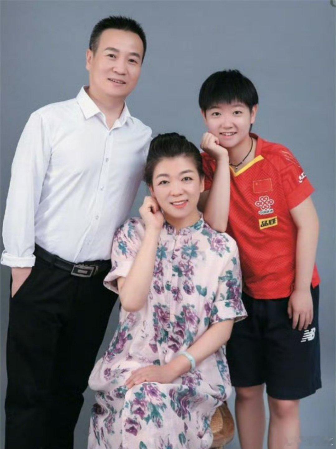 母爱支撑孙颖莎梦想飞翔从斯诺克世锦赛夺冠的赵心童，到乒坛取得无数荣誉的孙颖莎，家