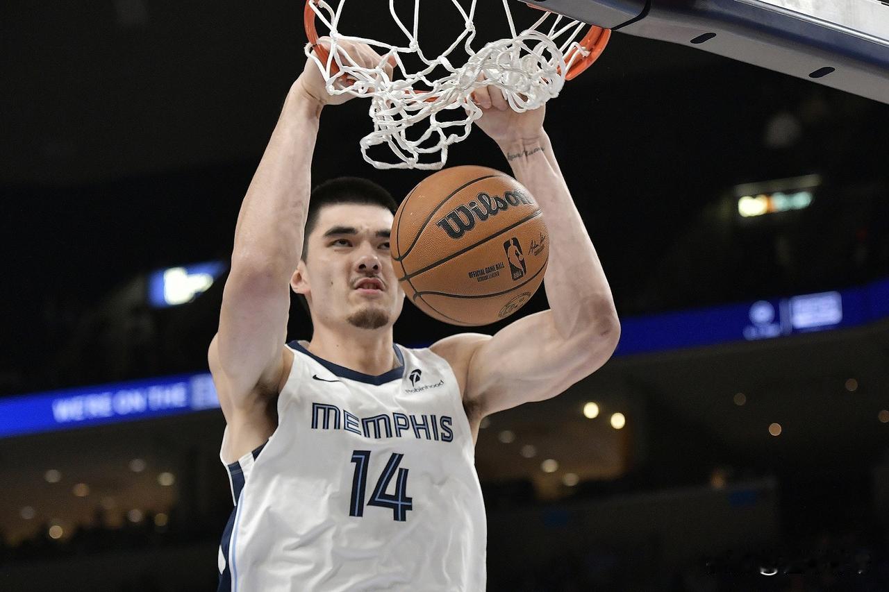 杨瀚森学习的模板，华裔球员周志豪爆砍21分15篮板!

在今天灰熊与鹈鹕的菜鸟互