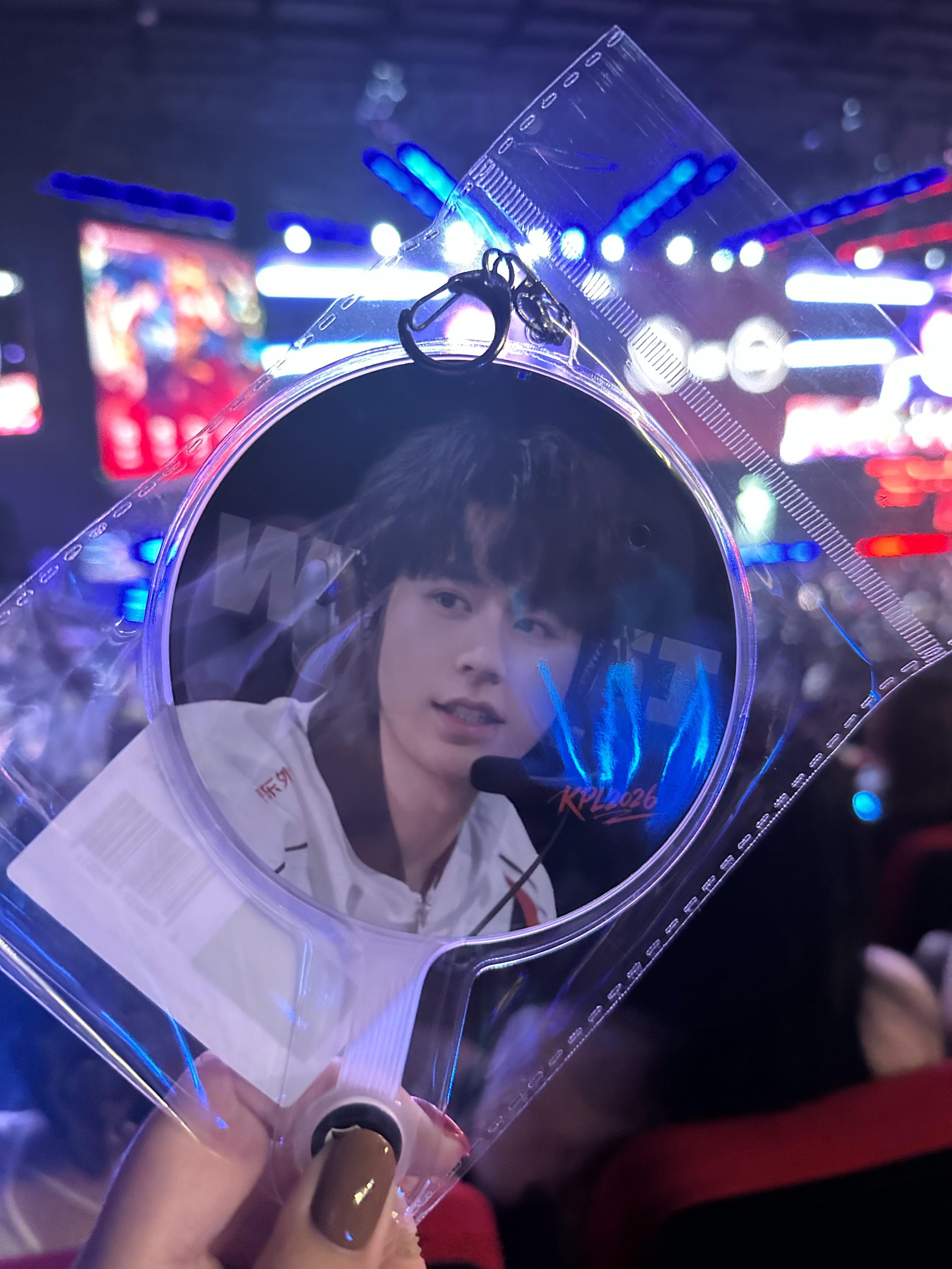 无畏登场六周年快乐！抽一位宝宝送夏季赛线下周边：扇子挂件（小扇子），依旧是【铁粉