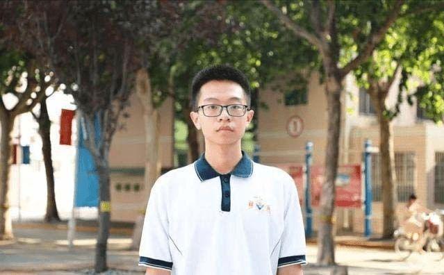 最强学渣刘泽乾：高一全校倒数，高考逆袭上北大，学习方法很重要
刘泽乾2001年出