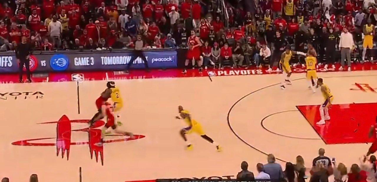 30秒逆天改命！詹姆斯抢断谢泼德轰绝平三分，湖人绝境起死回生詹姆斯三分 北京时间