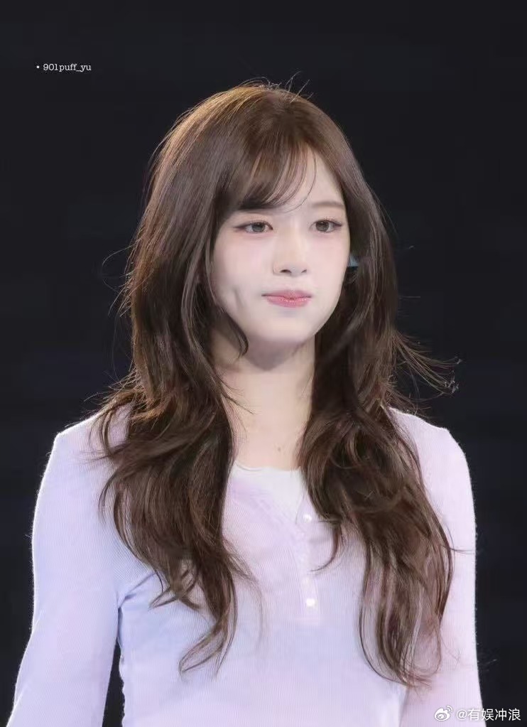 安宥真演唱会新发型安宥真刘海新发型安宥真演唱会新发型，太美了，
