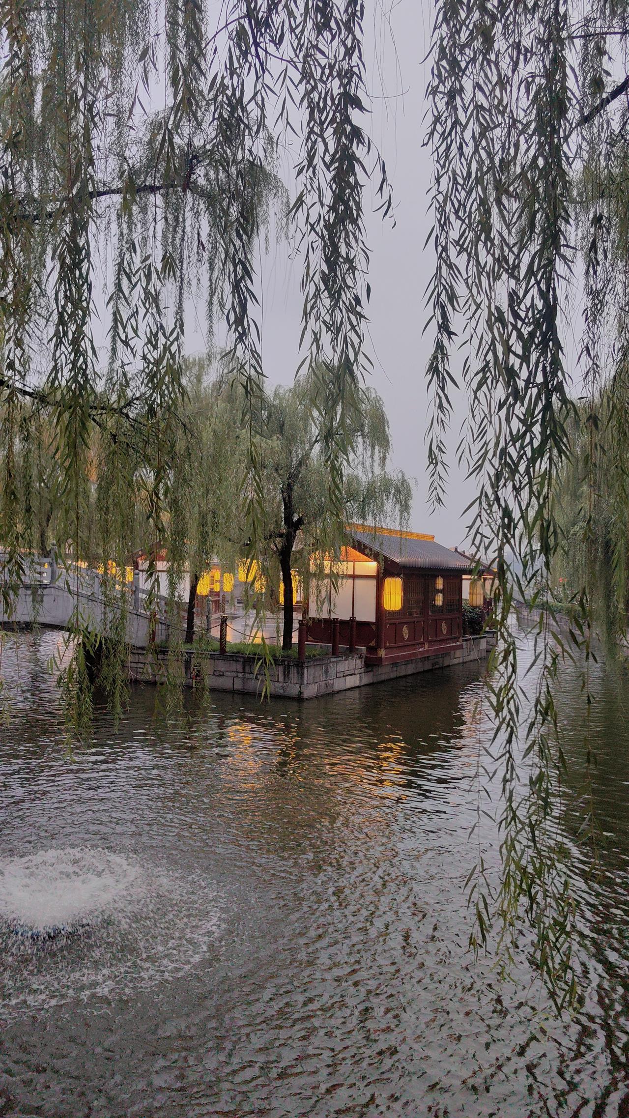 可以分享一张最美湖面的照片吗