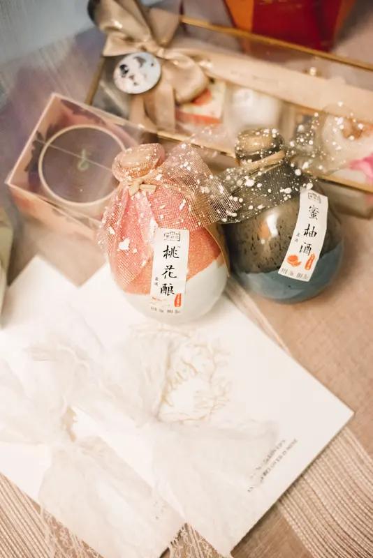 走亲戚带啥伴手礼，这可太有讲究了。要是去长辈家，保健品是个不错的选择。像脑白金、