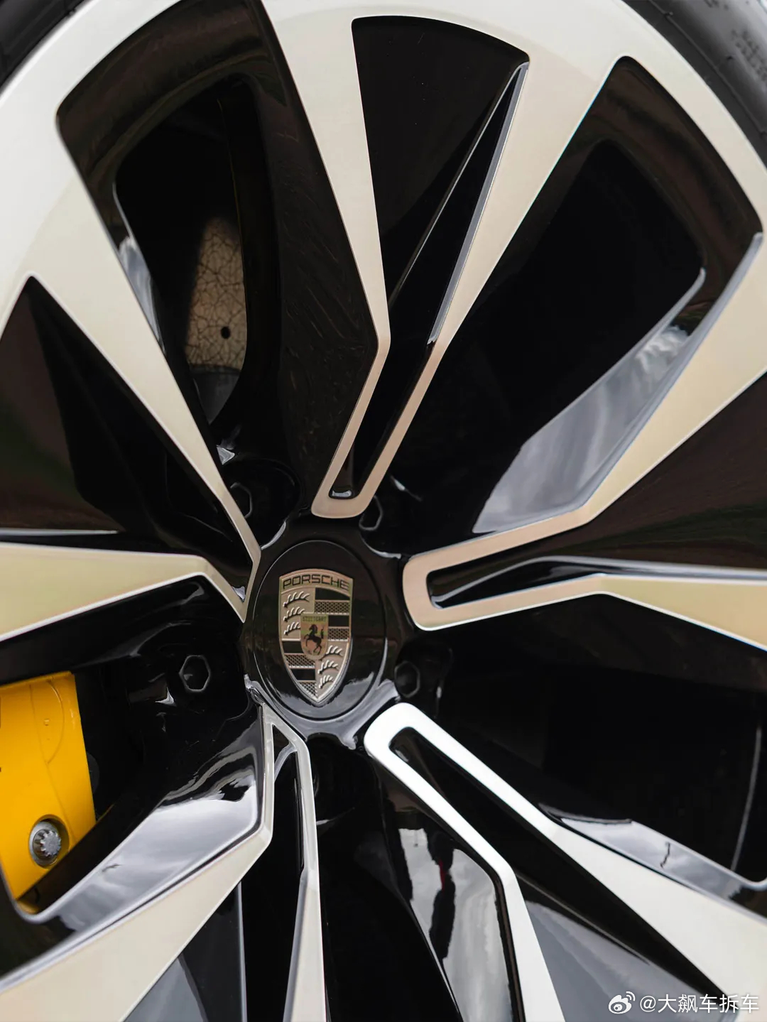 保时捷最近正式发布2027款Cayenne Turbo Electric纯电动旗