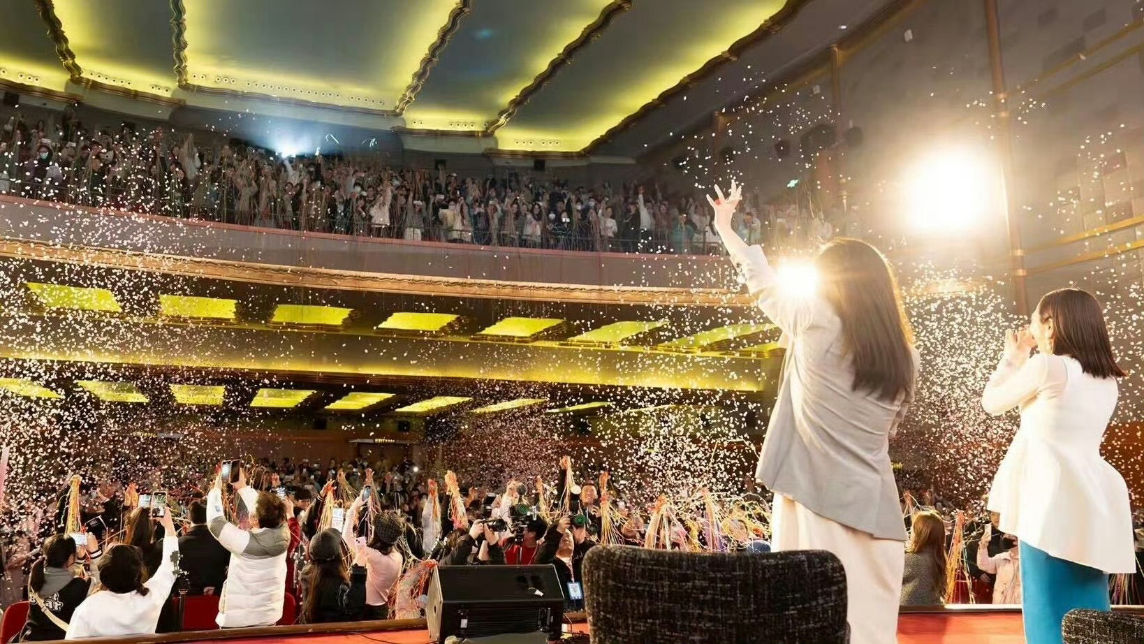 你的颜色彩带场 你的颜色彩带场现场氛围好好哦[打call][打call][打ca